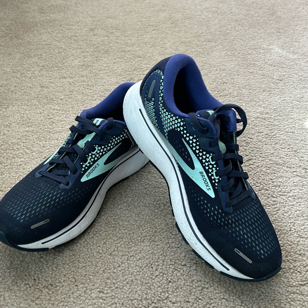 Brooks Ghost Athletic Shoes. Navy/light aqua. Size 9.